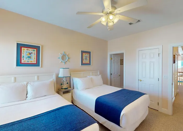 Beautiful In With Private Pool, Sleeps 12