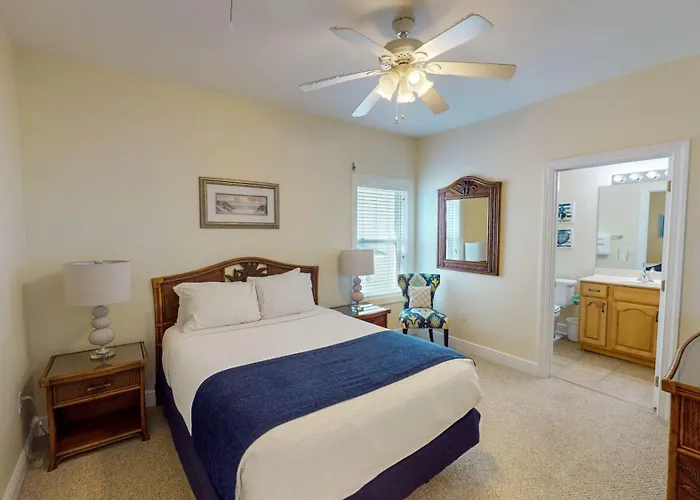Beautiful In With Private Pool, Sleeps 12 Holiday home