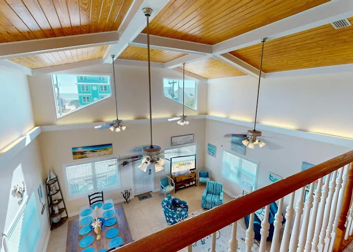 Beautiful In With Private Pool, Sleeps 12 Holiday home *