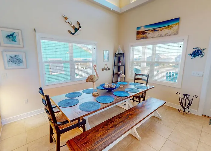 Beautiful In With Private Pool, Sleeps 12