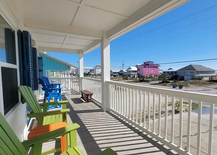 Beautiful In With Private Pool, Sleeps 12 Holiday home *