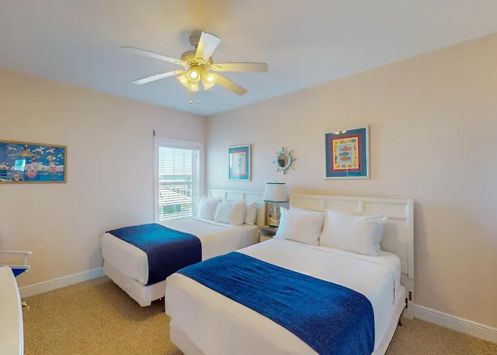 Beautiful In With Private Pool, Sleeps 12