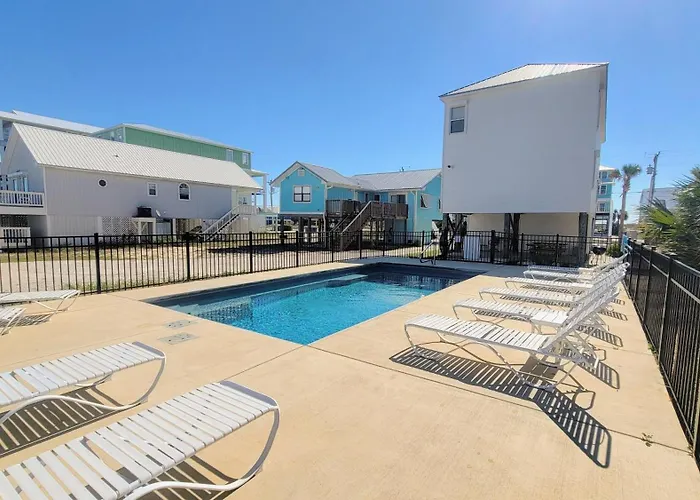 Beautiful In With Private Pool, Sleeps 12 Holiday home