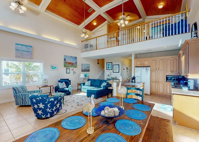 Beautiful In With Private Pool, Sleeps 12 Holiday home