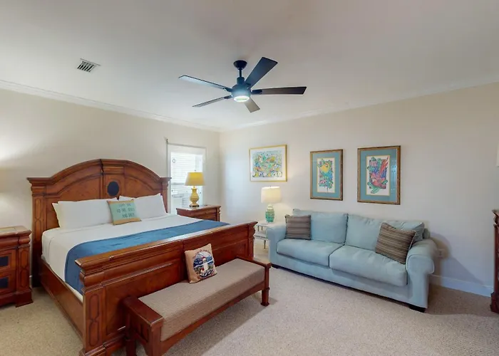 Beautiful In With Private Pool, Sleeps 12 Holiday home Gulf Shores