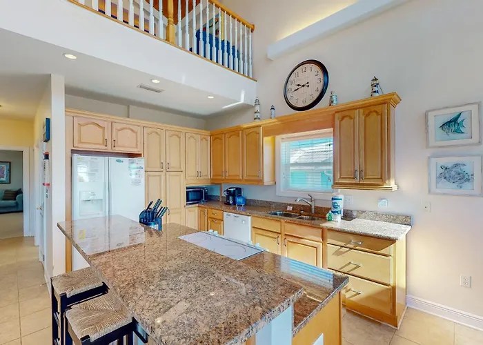 Beautiful In With Private Pool, Sleeps 12 Gulf Shores