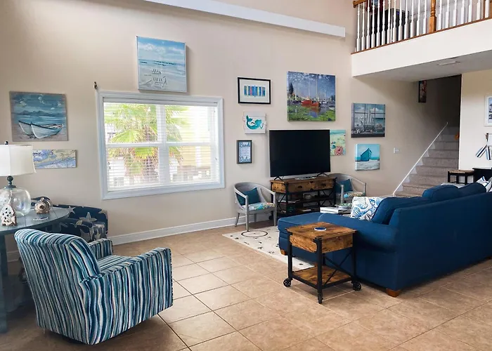Beautiful In With Private Pool, Sleeps 12