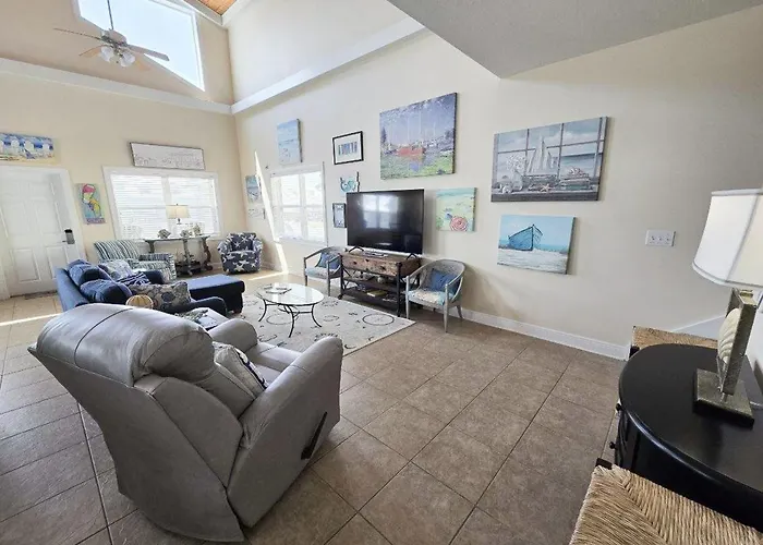 Beautiful In With Private Pool, Sleeps 12 Holiday home Gulf Shores