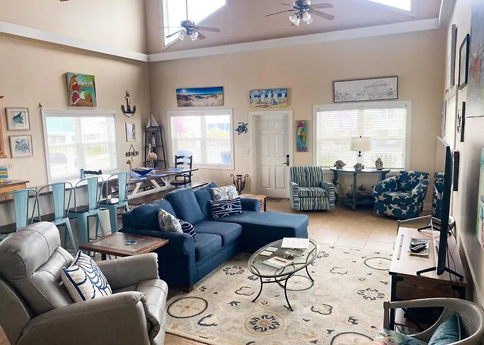 Beautiful In With Private Pool, Sleeps 12