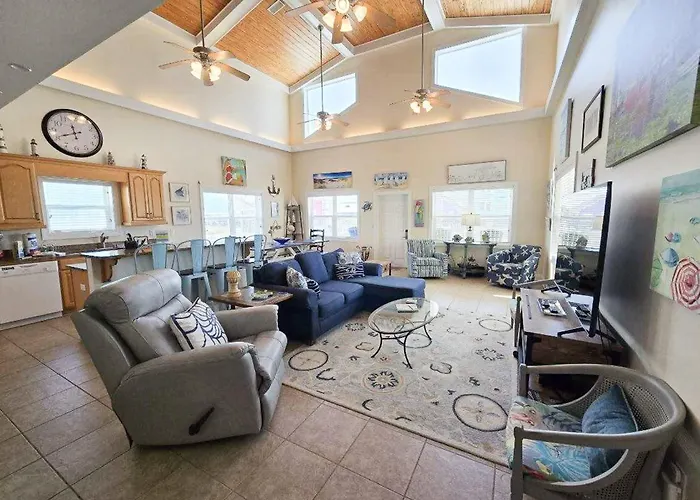Holiday home Beautiful In With Private Pool, Sleeps 12 *