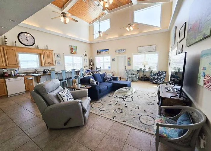 Beautiful In With Private Pool, Sleeps 12 Holiday home Gulf Shores